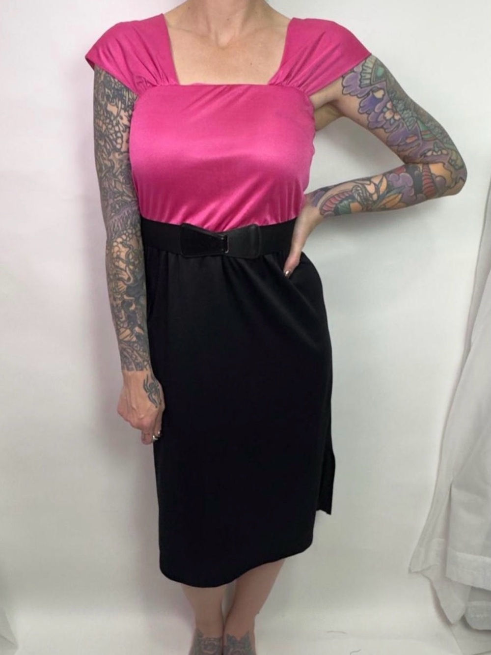 True Vintage 1960s Pink and Black Sheath Dress Bodycon Slip Trad Wife Vtg Size S